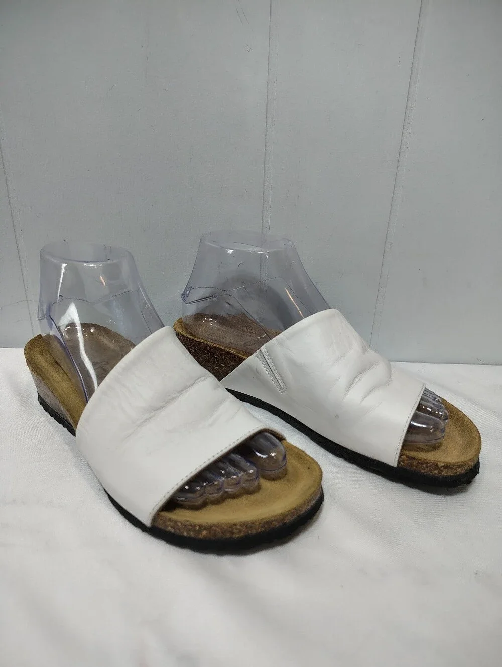 Bos & Co Women's Lux in White size 6 37 Slip On Footbed‎ Comfy Leather